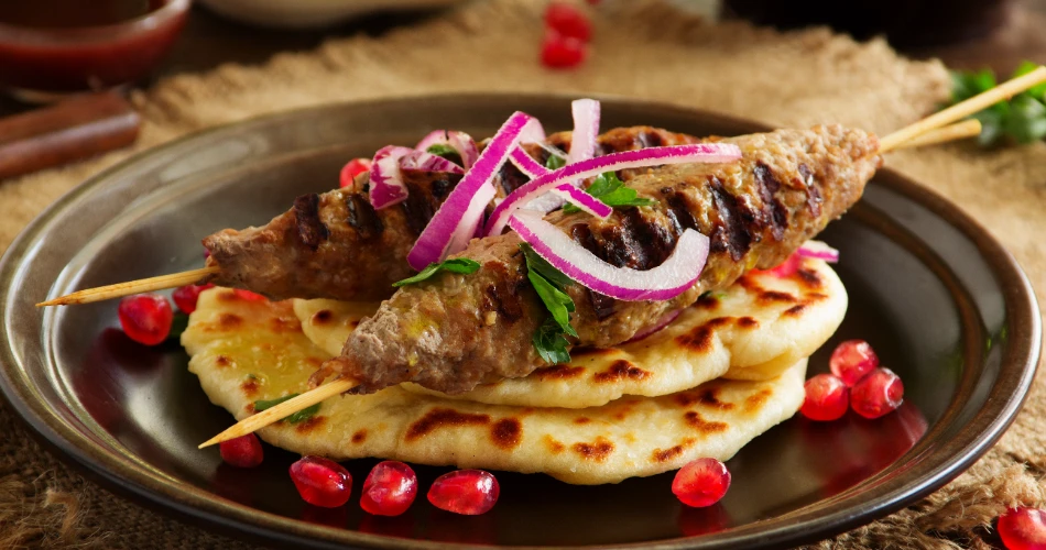 Best Street Foods to Try in Delhi, India